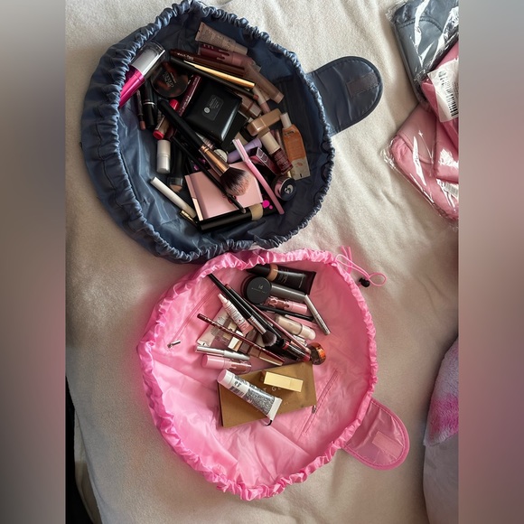 Drawstring makeup bag! - Picture 9 of 14